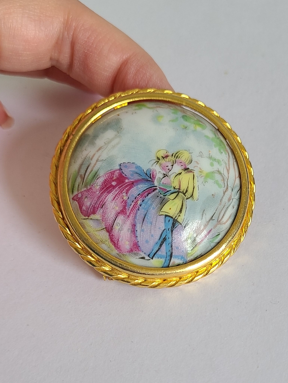 Vintage French Limoges Hand Painted Porcelain Romantic Gold Twist Frame Brooch